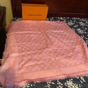 Louis Vuitton Monogram Classic Shawl